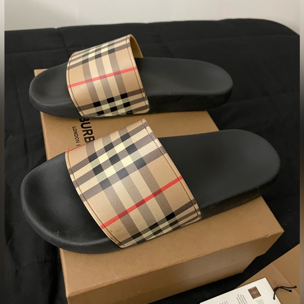 Burberry Furley Vintage Check Slide Sandals in size 39